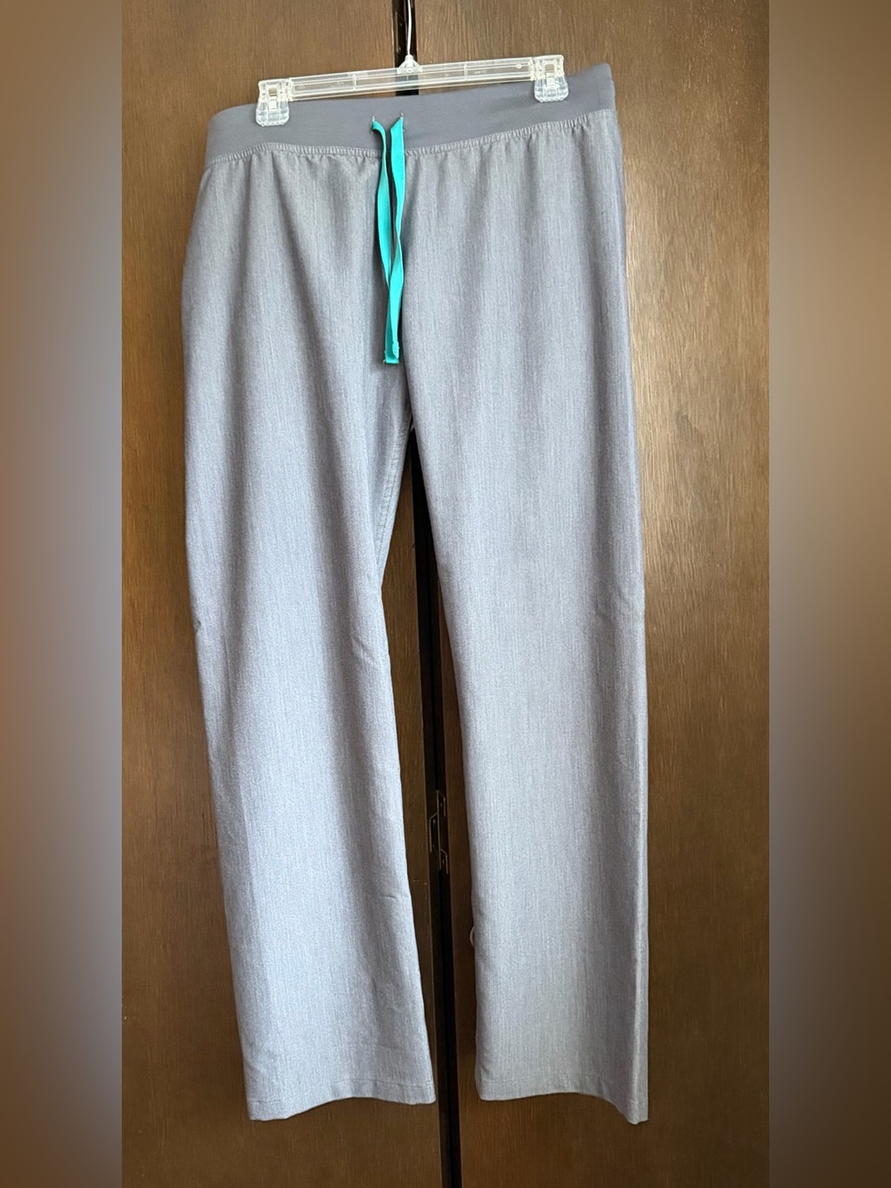 Figs Women’s Technical Collection Scrub Pants (M) and Top (S) - Picture 2 of 8